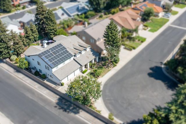 741 N Oxford Avenue, Clovis, CA 93611