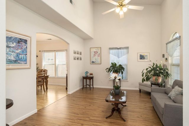 741 N Oxford Avenue, Clovis, CA 93611