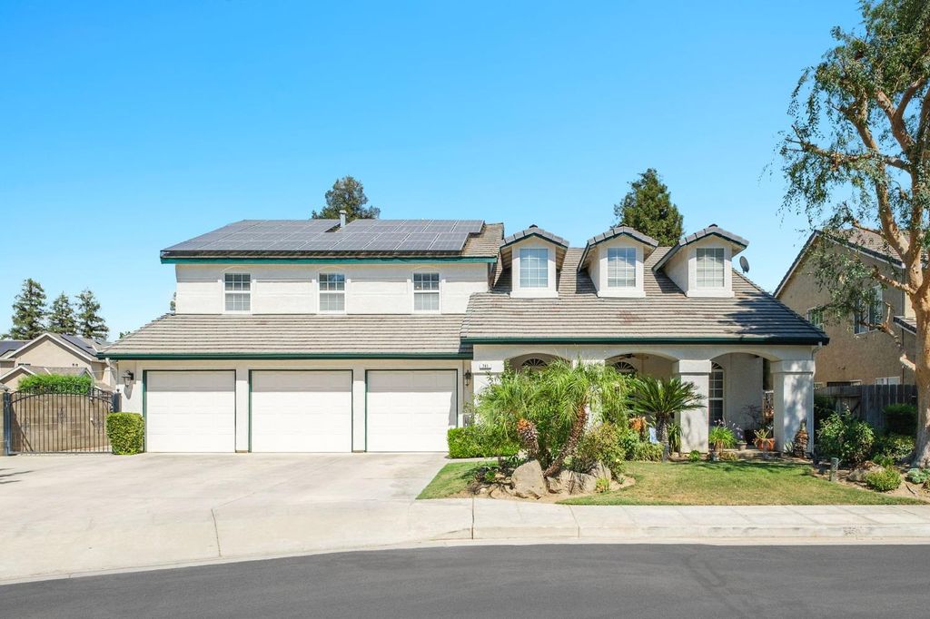 741 N Oxford Avenue, Clovis, CA 93611