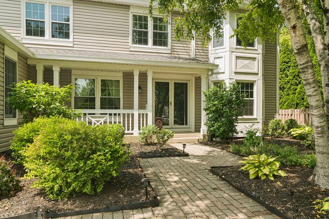 300 Hampton Street, Cary, IL 60013
