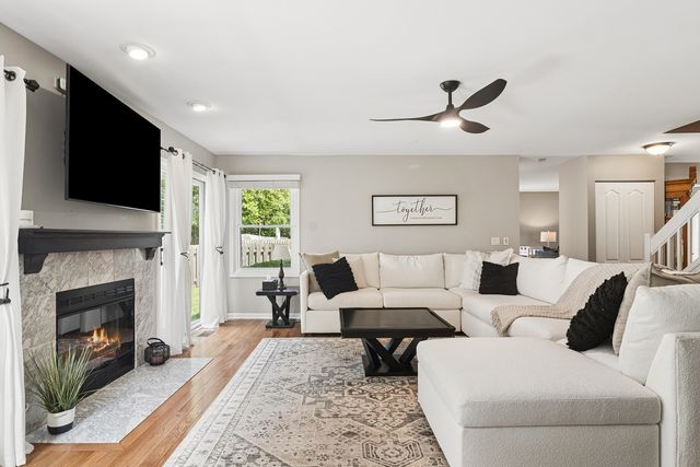 300 Hampton Street, Cary, IL 60013
