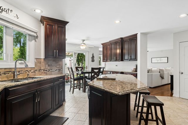 300 Hampton Street, Cary, IL 60013