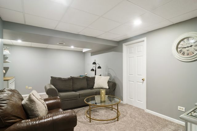 300 Hampton Street, Cary, IL 60013