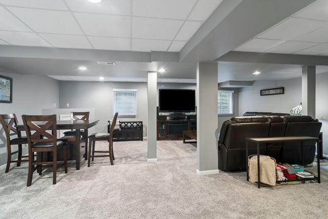 300 Hampton Street, Cary, IL 60013