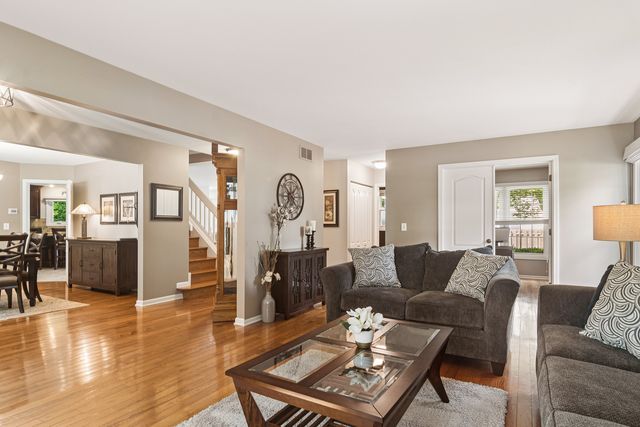 300 Hampton Street, Cary, IL 60013