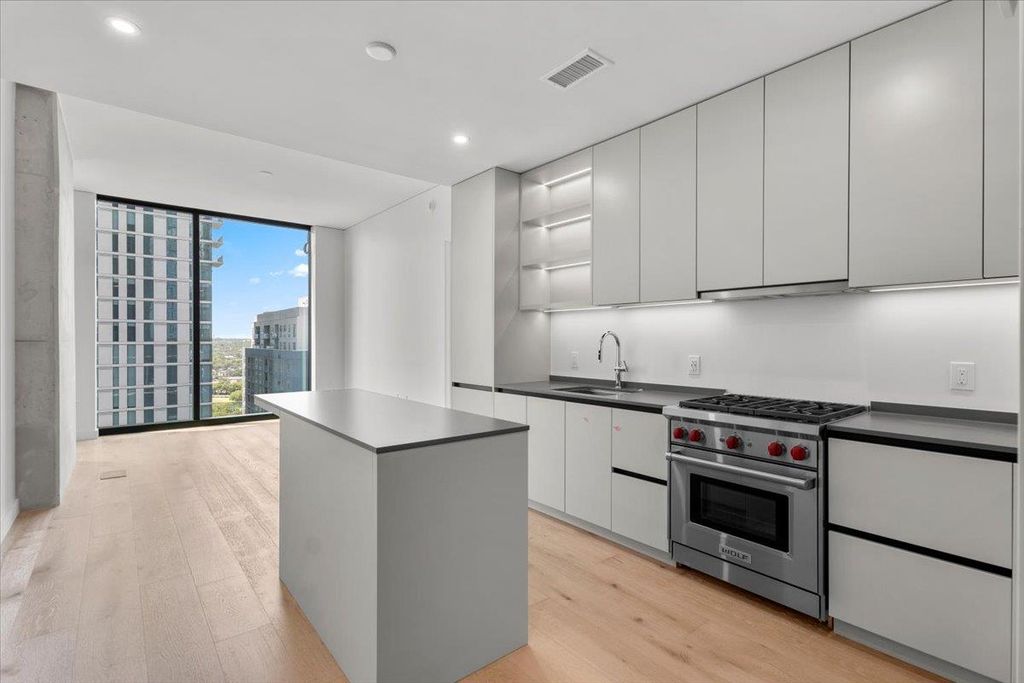 610 Davis ST 1904, Austin, TX 78701
