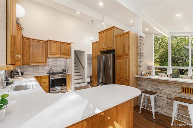 921 N Garner Road, Milford, MI 48380