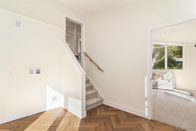 921 N Garner Road, Milford, MI 48380