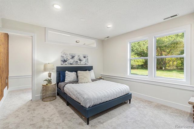 921 N Garner Road, Milford, MI 48380