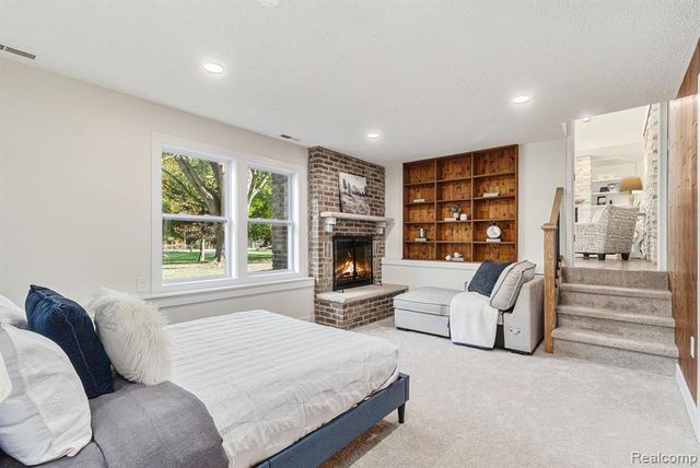 921 N Garner Road, Milford, MI 48380