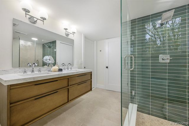 921 N Garner Road, Milford, MI 48380