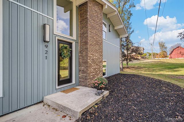 921 N Garner Road, Milford, MI 48380