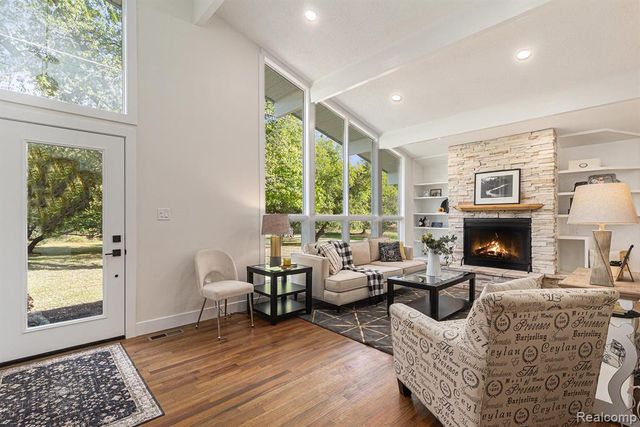 921 N Garner Road, Milford, MI 48380