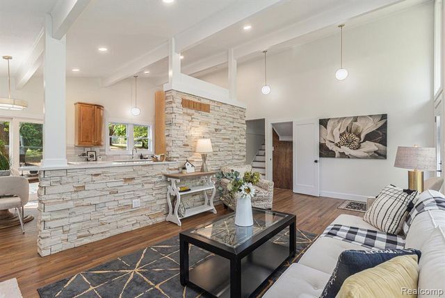 921 N Garner Road, Milford, MI 48380