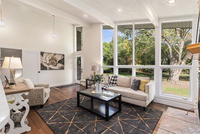 921 N Garner Road, Milford, MI 48380