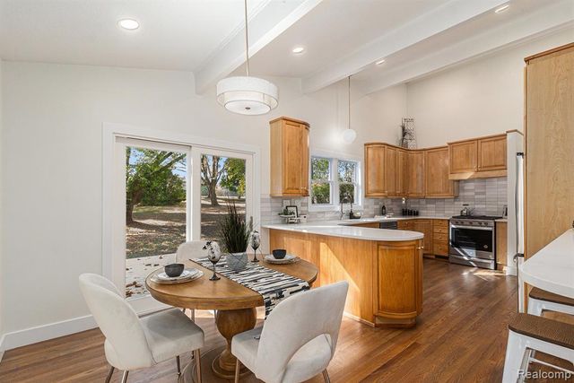 921 N Garner Road, Milford, MI 48380