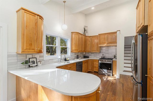 921 N Garner Road, Milford, MI 48380