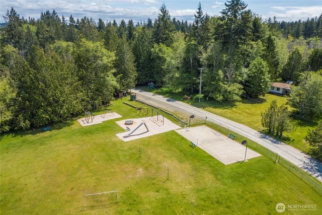909 E Madrona Boulevard NW, Lakebay, WA 98349
