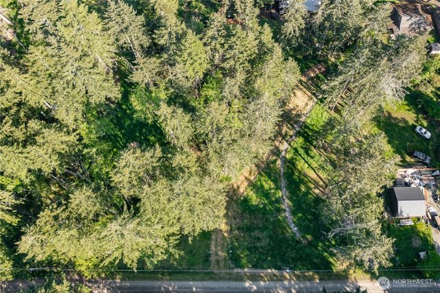 909 E Madrona Boulevard NW, Lakebay, WA 98349