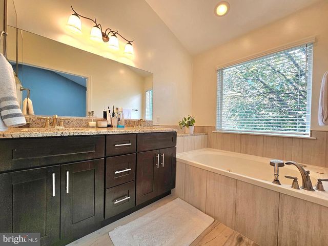 6642 PATENT PARISH LN, Alexandria, VA 22315