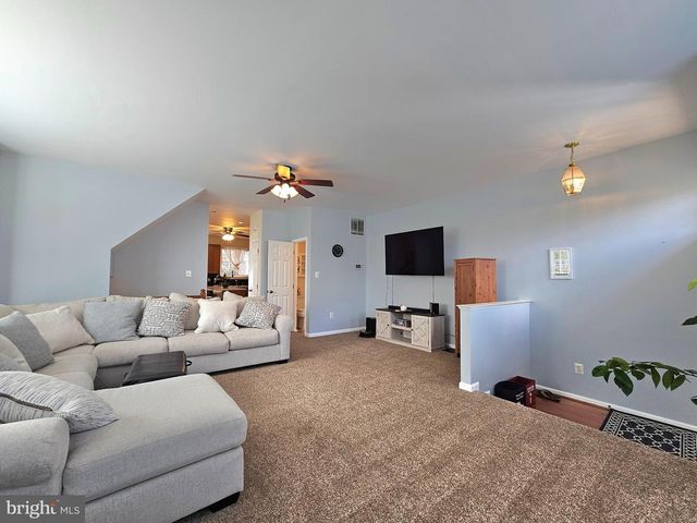 6642 PATENT PARISH LN, Alexandria, VA 22315