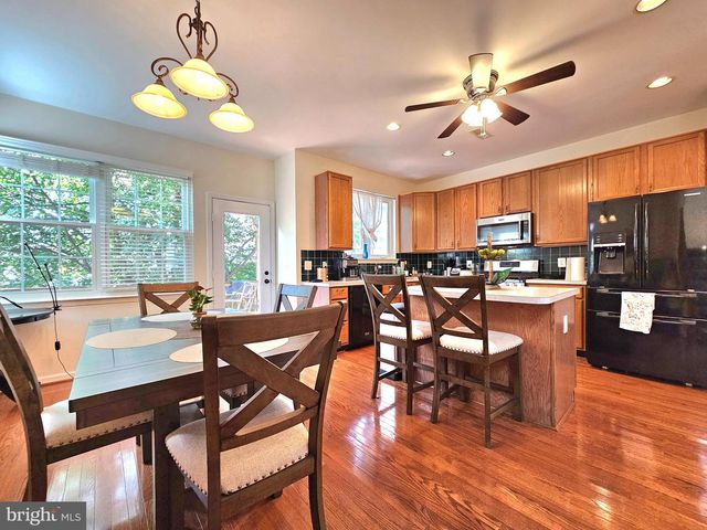 6642 PATENT PARISH LN, Alexandria, VA 22315