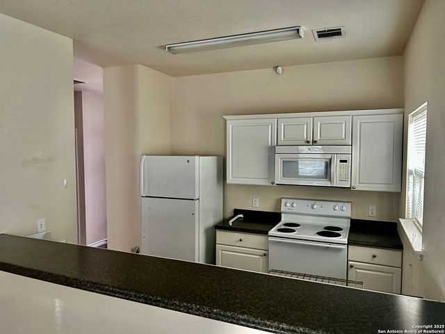 105 Sunnyside Drive, Kenedy, TX 78119