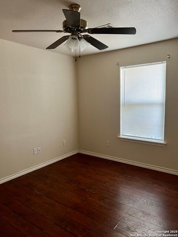 105 Sunnyside Drive, Kenedy, TX 78119