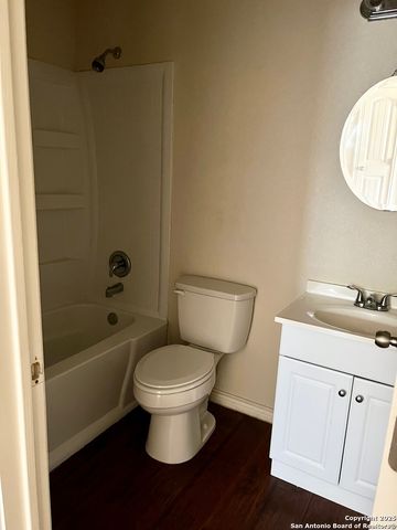 105 Sunnyside Drive, Kenedy, TX 78119