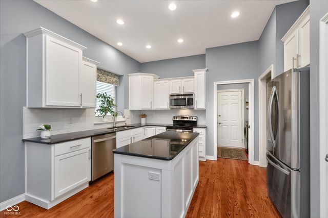 10929 Bluestone Way, Fishers, IN 46038