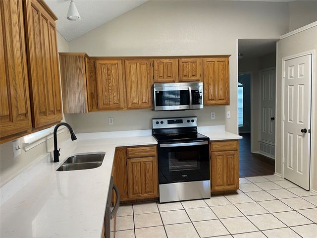 2149 Willowood Drive, Grapevine, TX 76051