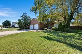118 Emerald Way East, Granite City, IL 62040