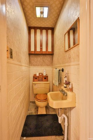 127 E Wiley Avenue, Bluffton, IN 46714