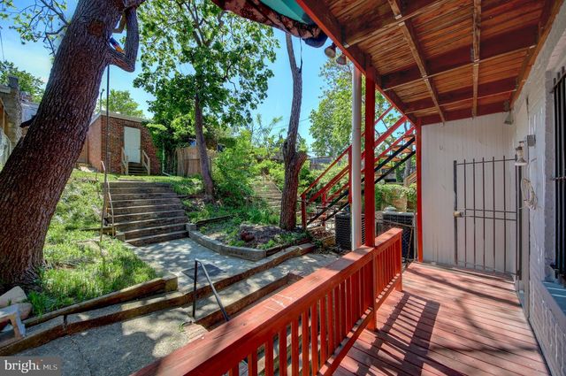 1674 IRVING ST NW, Washington, DC 20010