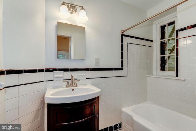 1674 IRVING ST NW, Washington, DC 20010