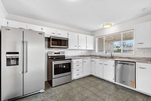 5701 Madeira Place NE, Albuquerque, NM 87110