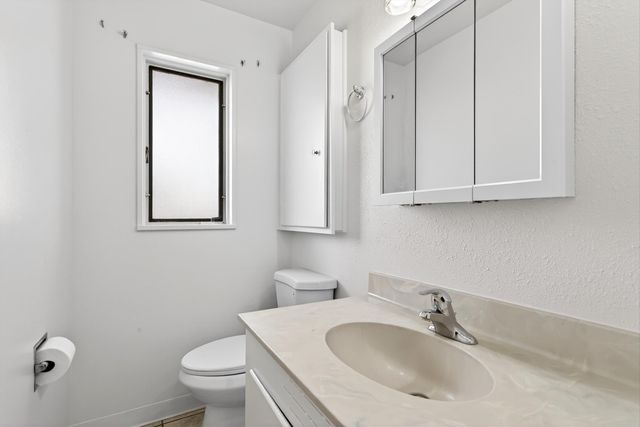 5701 Madeira Place NE, Albuquerque, NM 87110