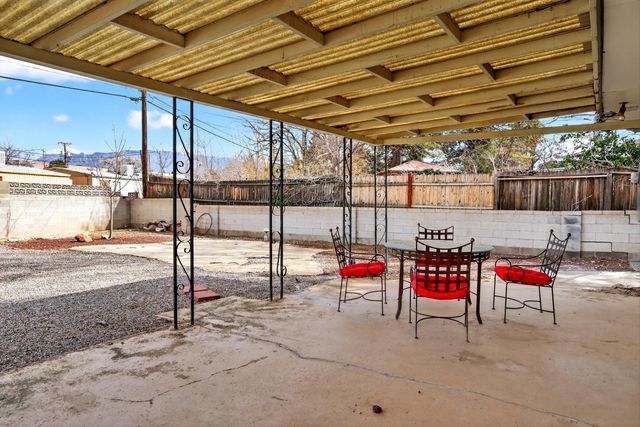 5701 Madeira Place NE, Albuquerque, NM 87110