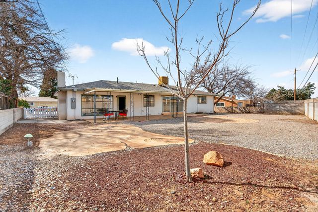 5701 Madeira Place NE, Albuquerque, NM 87110