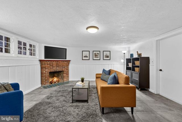 214 JEFFERSON ST NW, Washington, DC 20011