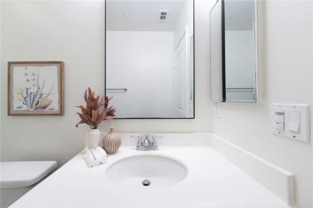 94 Hedge Bloom, Irvine, CA 92618
