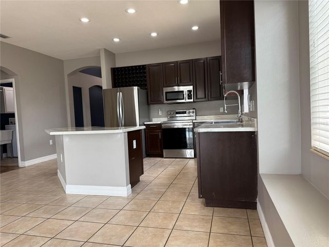 5909 WEDGEFIELD DRIVE, Zephyrhills, FL 33541