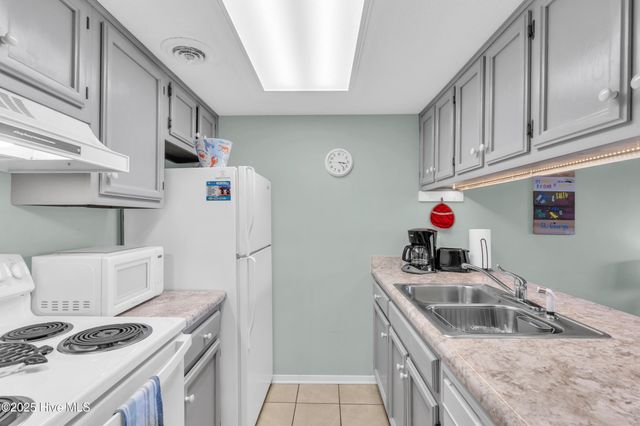 200 Lake Park Boulevard S 8a, Carolina Beach, NC 28428