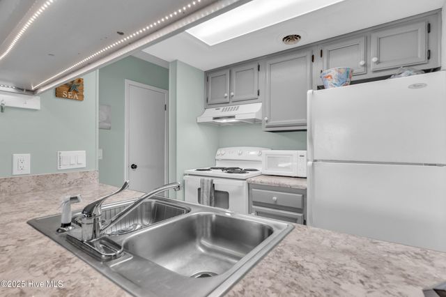 200 Lake Park Boulevard S 8a, Carolina Beach, NC 28428