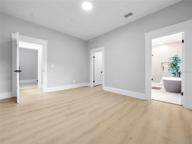 1215 E 26TH AVENUE, Tampa, FL 33605