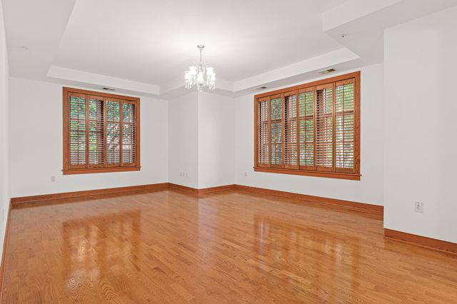 80 Western Avenue N 107, Saint Paul, MN 55102