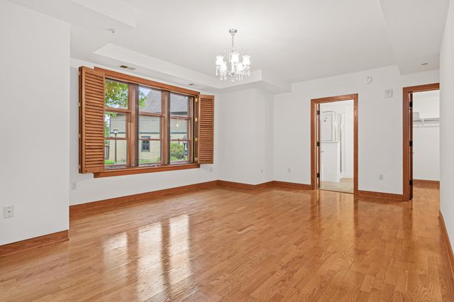80 Western Avenue N 107, Saint Paul, MN 55102