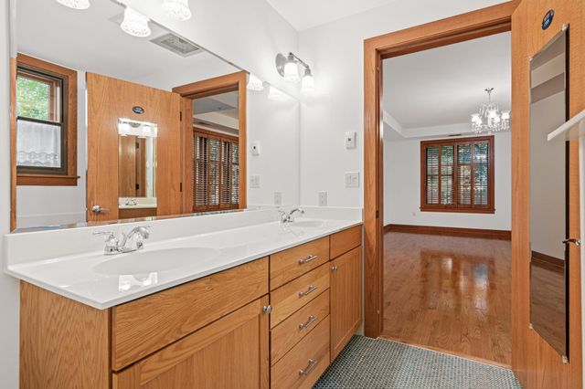 80 Western Avenue N 107, Saint Paul, MN 55102