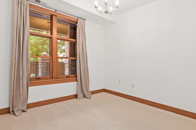 80 Western Avenue N 107, Saint Paul, MN 55102