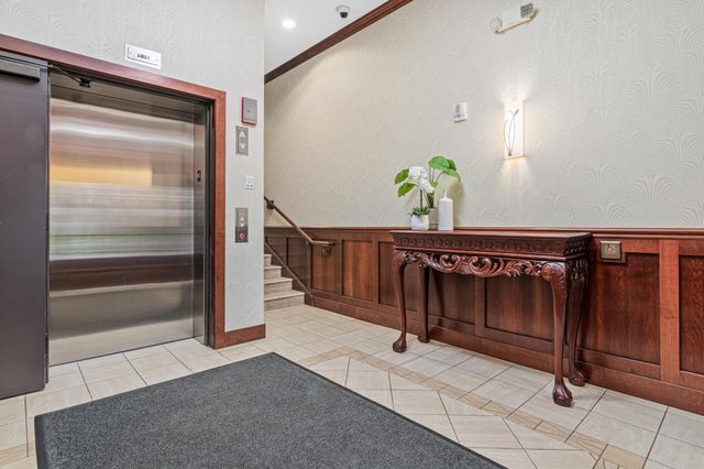 80 Western Avenue N 107, Saint Paul, MN 55102